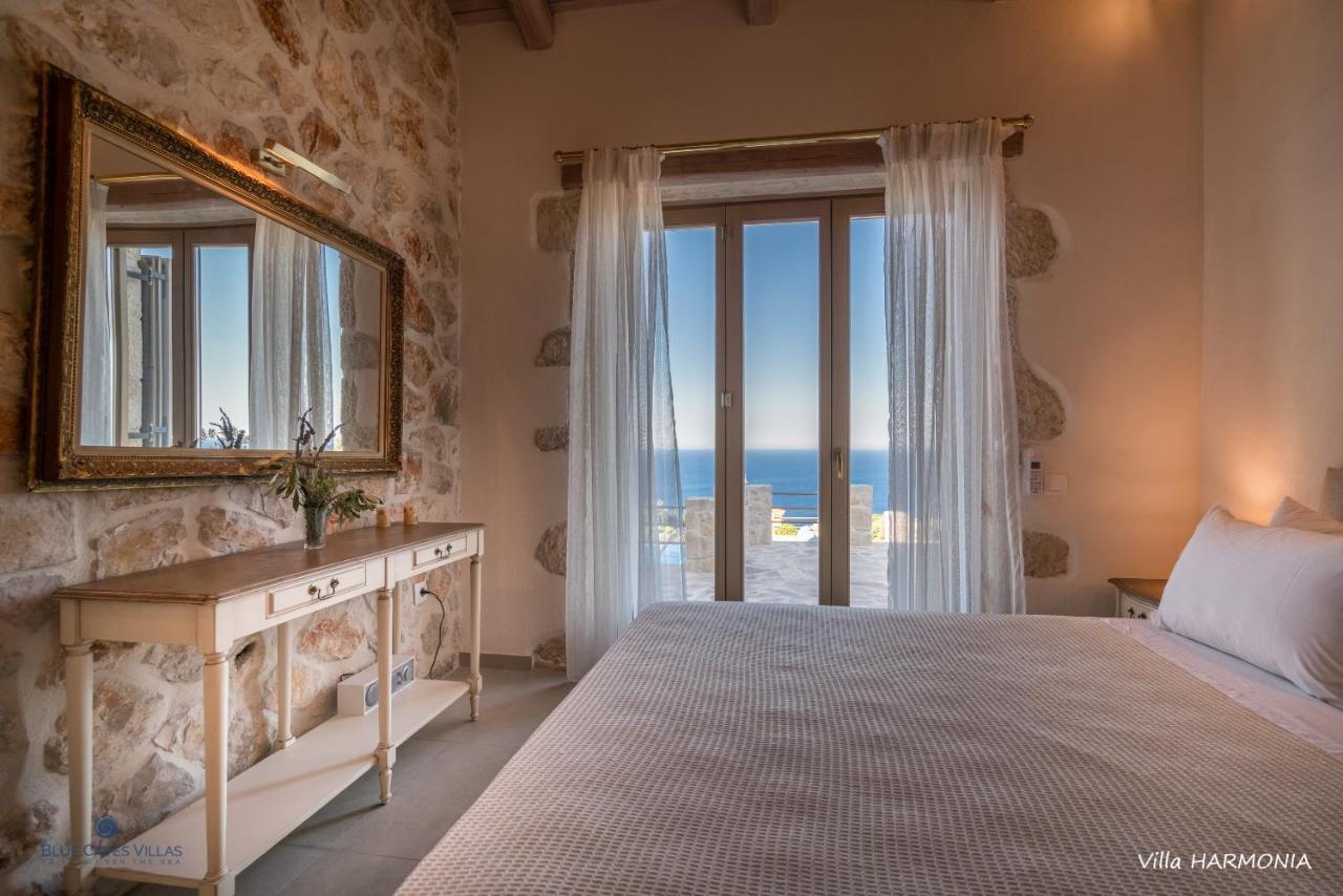 Blue Caves Villas - Exceptional Villas With Private Pools Direct Access To The Sea Koríthion Esterno foto