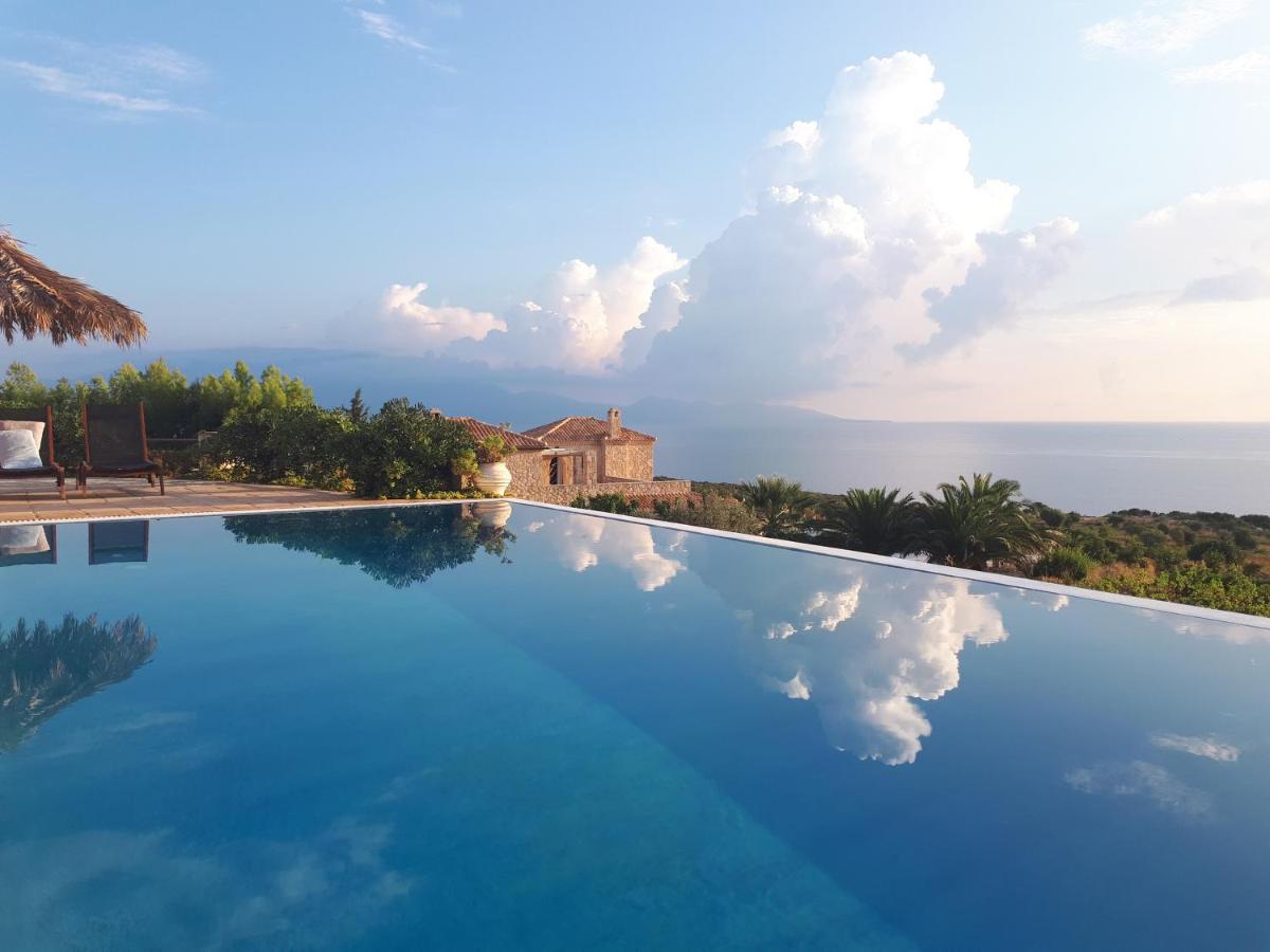 Blue Caves Villas - Exceptional Villas With Private Pools Direct Access To The Sea Koríthion Esterno foto
