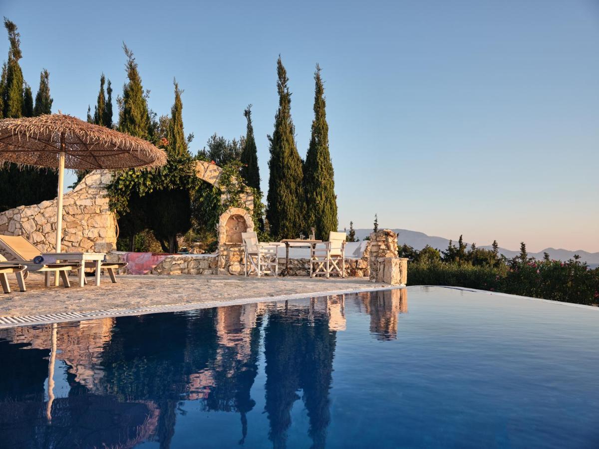 Blue Caves Villas - Exceptional Villas With Private Pools Direct Access To The Sea Koríthion Esterno foto
